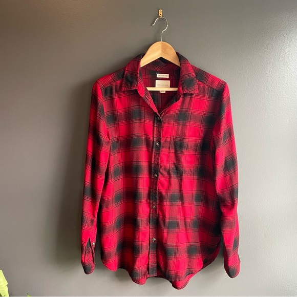 American Eagle Black and Red Buffalo Plaid Flannel Button Up - Picture 1 of 5